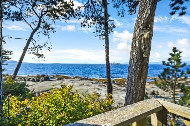 1 of 27 - 150 Decourcy Dr, Gabriola Island, BC