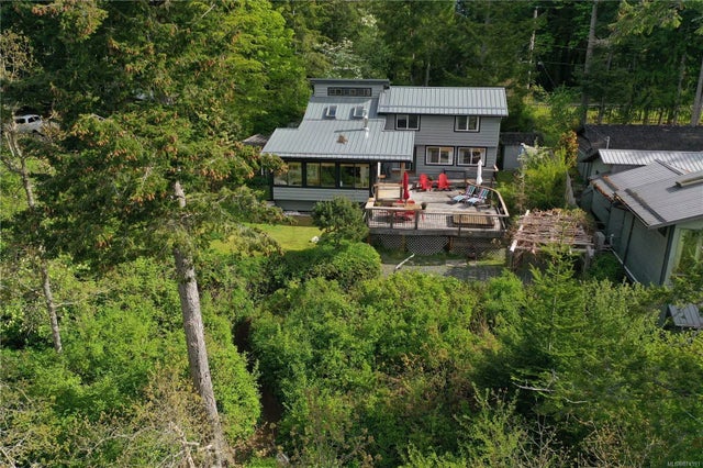 1 of 62 - 214 Baynes Dr, Fanny Bay, BC