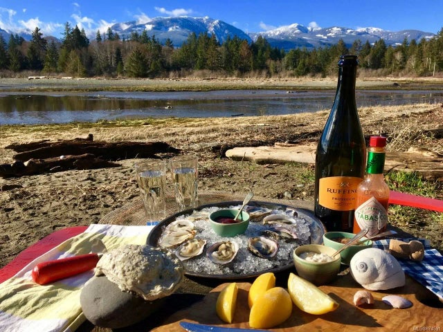 2 of 62 - 214 Baynes Dr, Fanny Bay, BC