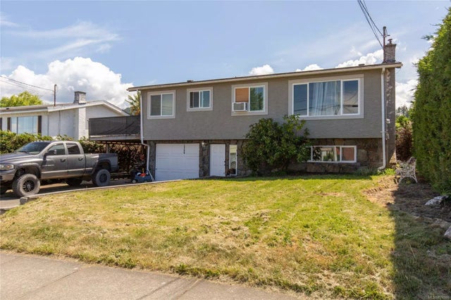 1 of 33 - 1586 Robert St, Crofton, BC