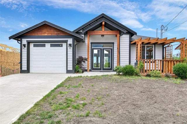 1 of 24 - 8125 Edmund St, Crofton, BC