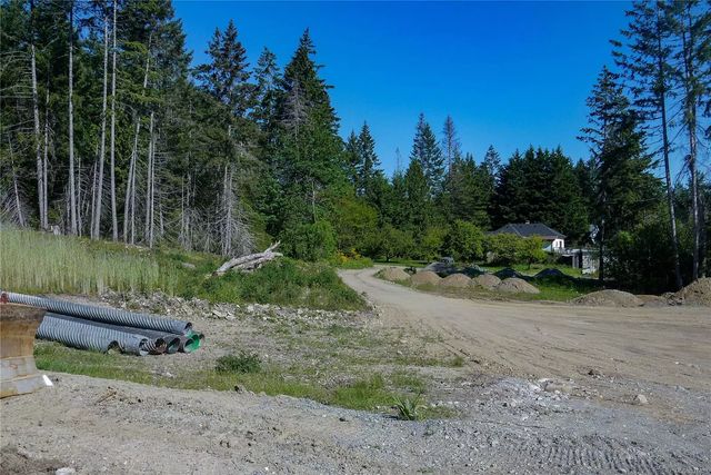 2 of 3 - 1788 Fielding Rd, Nanaimo, BC