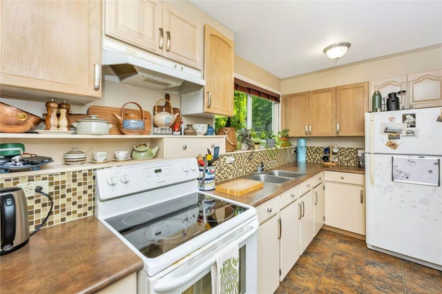 3 of 23 - 1582 Pauline St, Crofton, BC