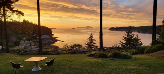 1 of 58 - 861 Sharie Rd, Gabriola Island, BC
