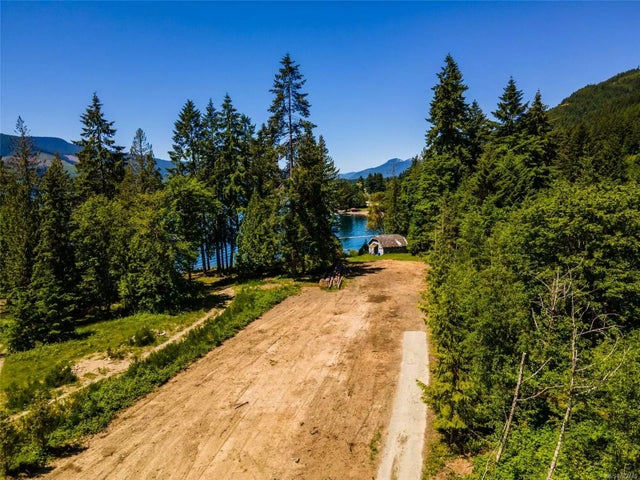 4 of 18 - 8396 Sa-seen-os Rd, Youbou, BC