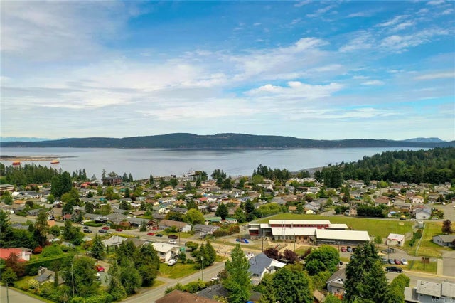 1 of 28 - 8001 Edmund St, Crofton, BC