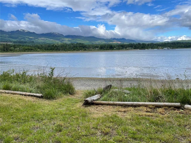 1 of 6 - 7616 Tozer Rd, Fanny Bay, BC