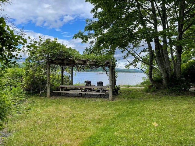 2 of 6 - 7616 Tozer Rd, Fanny Bay, BC