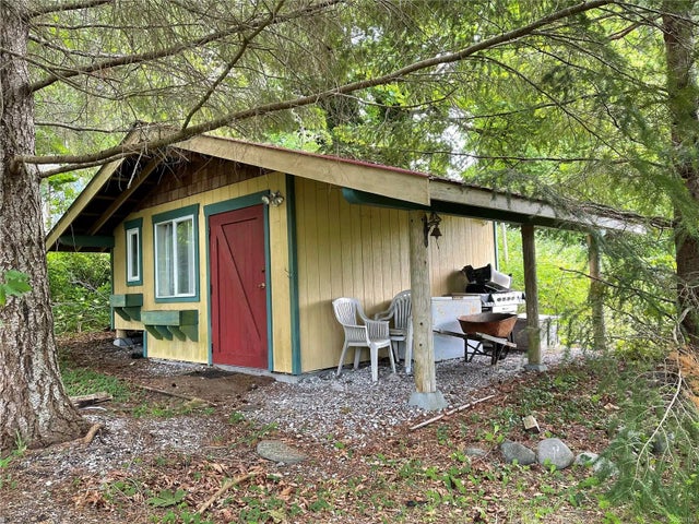 3 of 6 - 7616 Tozer Rd, Fanny Bay, BC