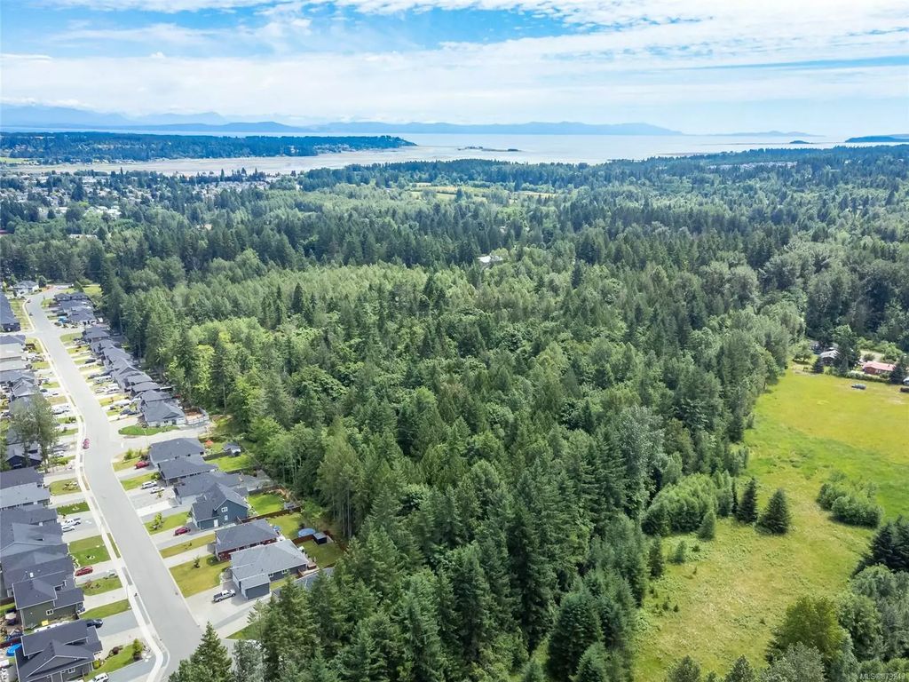 2555 Cumberland Rd, Courtenay