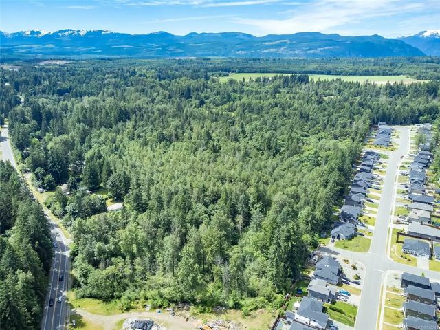 2 of 18 - 2555 Cumberland Rd, Courtenay, BC
