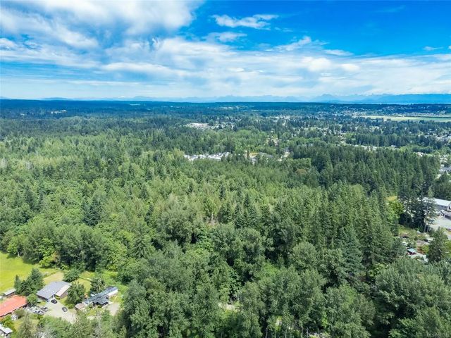 5 of 18 - 2555 Cumberland Rd, Courtenay, BC