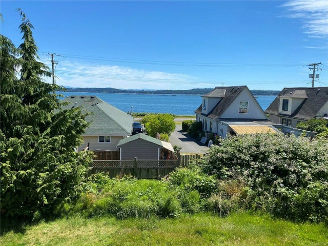 1 of 2 - 5570 Horne Rd, Union Bay, BC