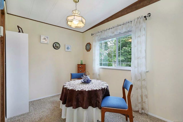 4 of 22 - 7639 Ships Point Rd, Fanny Bay, BC