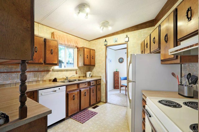 5 of 22 - 7639 Ships Point Rd, Fanny Bay, BC