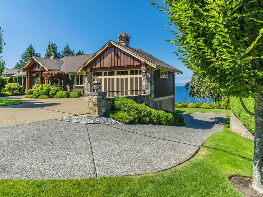 5476 Bayshore Dr, Nanaimo