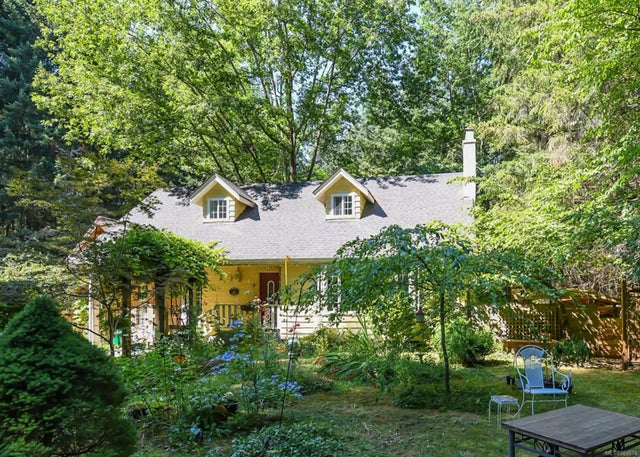 1 of 98 - 410 Ships Point Rd, Fanny Bay, BC