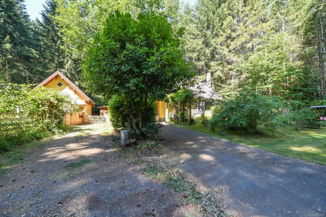 2 of 98 - 410 Ships Point Rd, Fanny Bay, BC