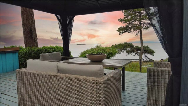 1 of 27 - 532 Berry Point Rd, Gabriola Island, BC