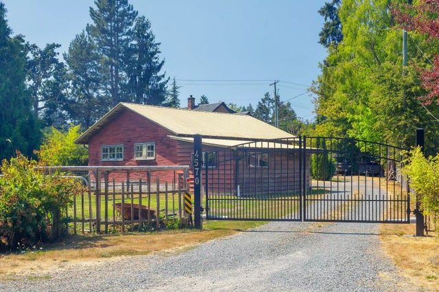 1 of 27 - 4570 Hillbank Rd, Cowichan Bay, BC