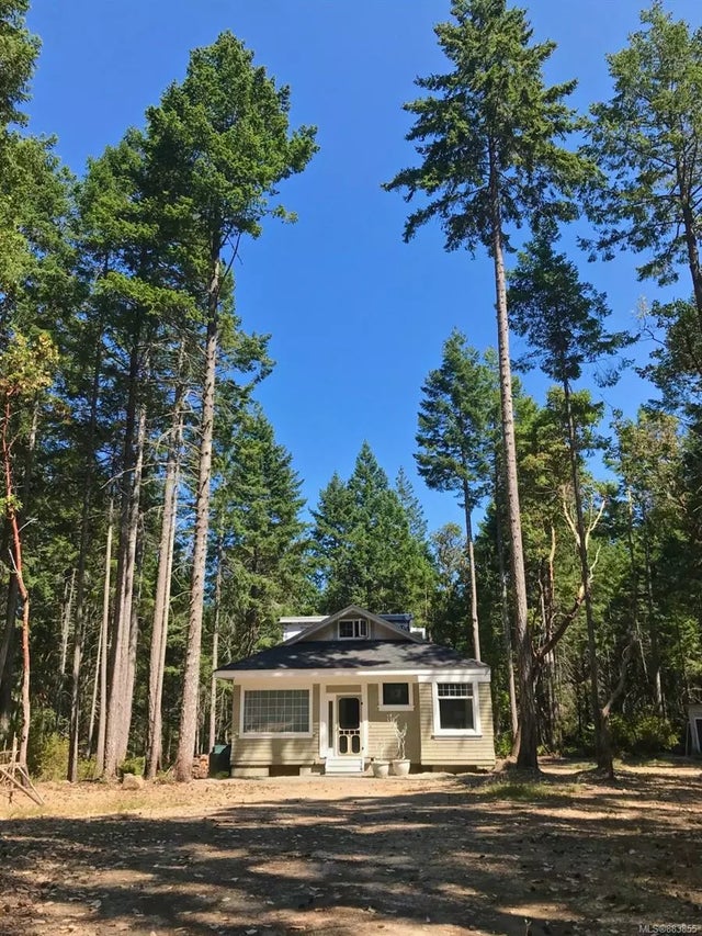 1 of 29 - 920 Sveinson Rd, Gabriola Island, BC