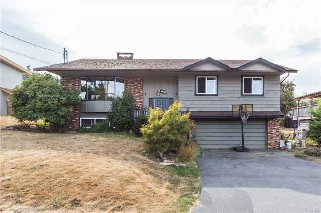 1 of 20 - 8002 Queen St, Crofton, BC