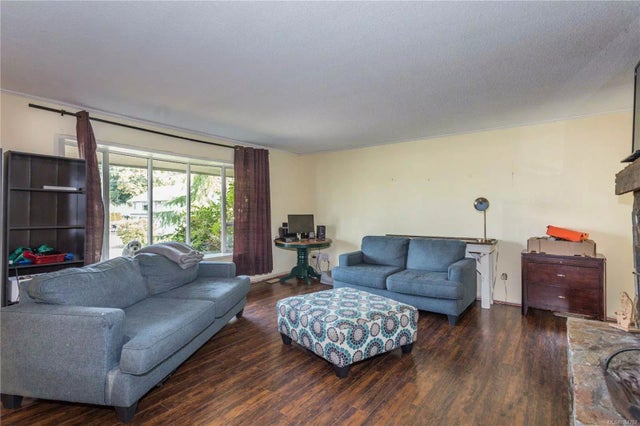 2 of 20 - 8002 Queen St, Crofton, BC