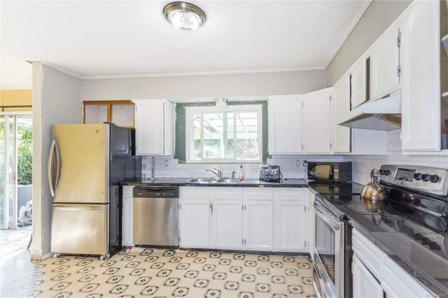 3 of 20 - 8002 Queen St, Crofton, BC