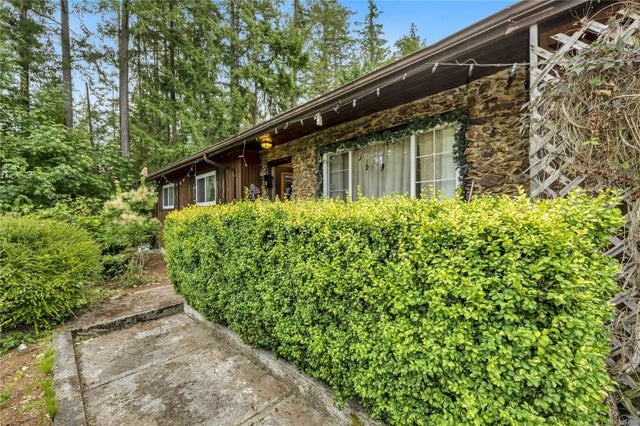 1 of 30 - 1406 Tatlo Rd, Crofton, BC