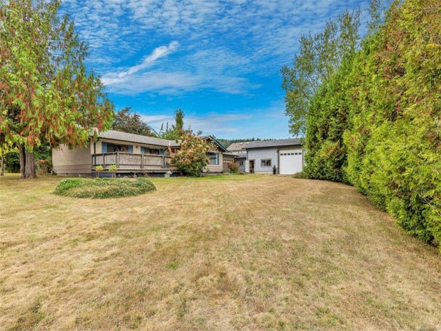 1 of 41 - 8068 Spinnaker Dr, Crofton, BC