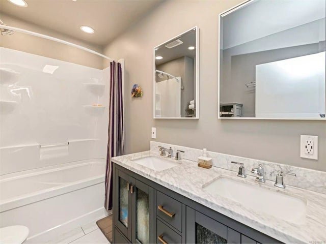 5 of 41 - 8068 Spinnaker Dr, Crofton, BC