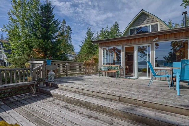 2 of 56 - 7866 Ships Point Rd, Fanny Bay, BC