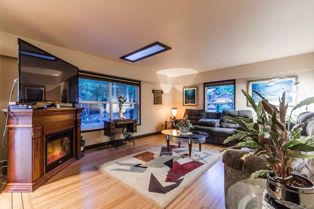 2 of 49 - 1017 Pat Burns Ave, Gabriola Island, BC