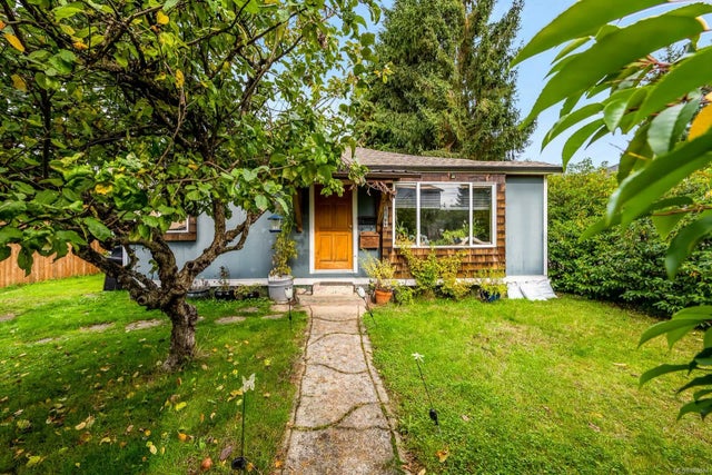 1 of 41 - 1064 Urquhart Ave, Courtenay, BC