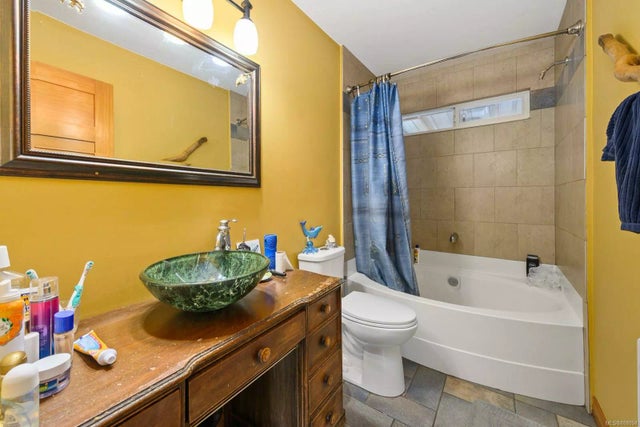 3 of 41 - 1064 Urquhart Ave, Courtenay, BC