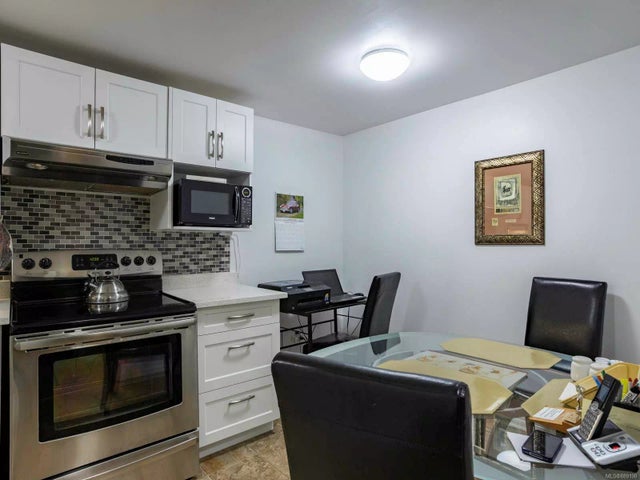 3 of 34 - 10461 Resthaven Dr 111, Sidney, BC