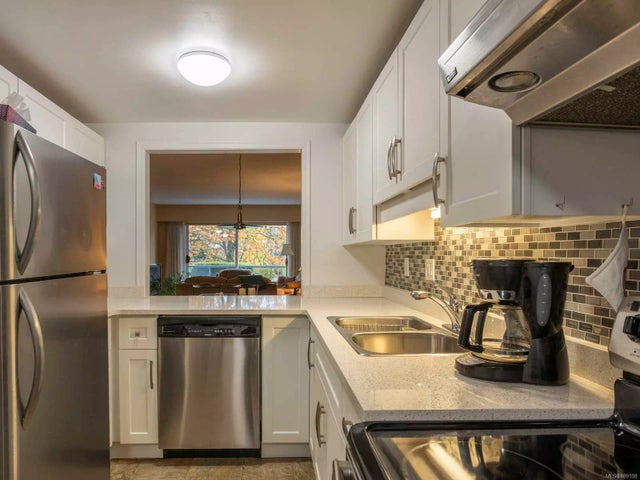 5 of 34 - 10461 Resthaven Dr 111, Sidney, BC