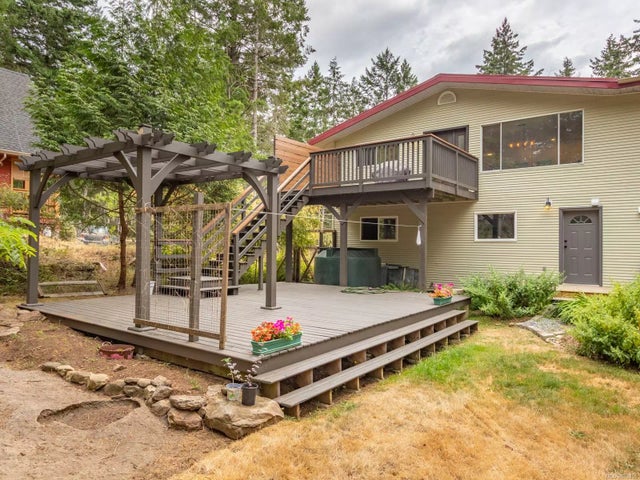 2 of 36 - 633 Gallagher Way, Gabriola Island, BC