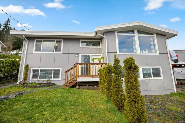 1 of 37 - 7982/7984 Arthur St, Crofton, BC