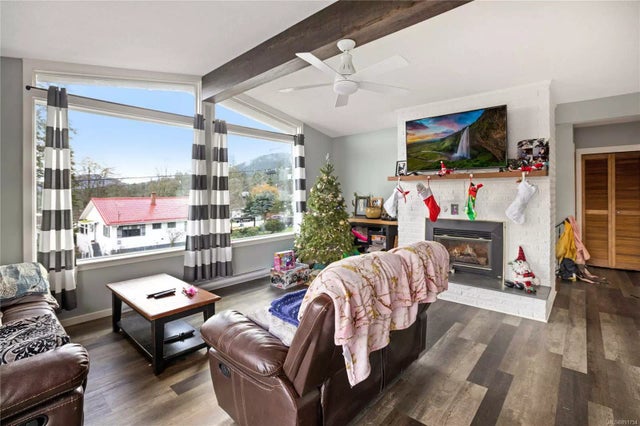 3 of 37 - 7982/7984 Arthur St, Crofton, BC