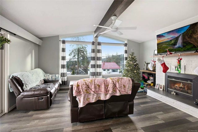 4 of 37 - 7982/7984 Arthur St, Crofton, BC