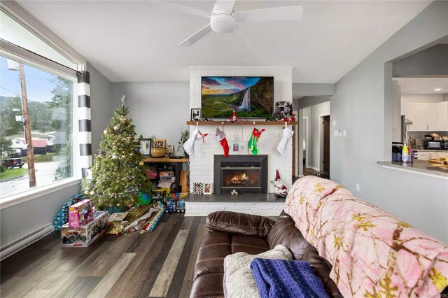 5 of 37 - 7982/7984 Arthur St, Crofton, BC