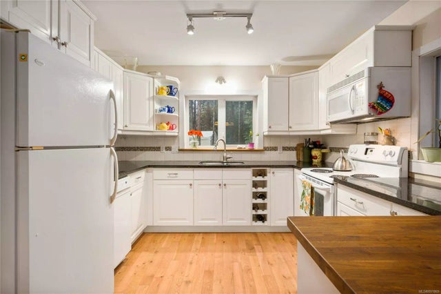 2 of 34 - 881 Sharie Rd, Gabriola Island, BC