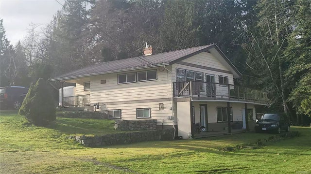 1 of 27 - 8002 Berridge St, Crofton, BC