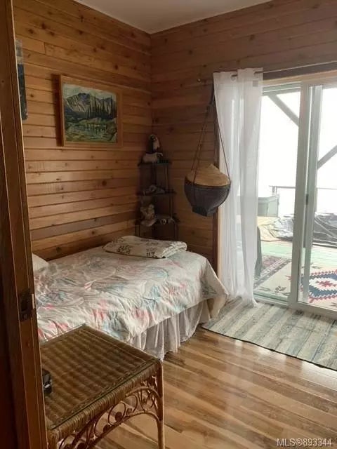 1 of 45 - 935 Canso Rd, Gabriola Island, BC