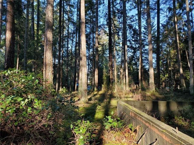 2 of 9 - 1030 Jeanette Ave, Gabriola Island, BC