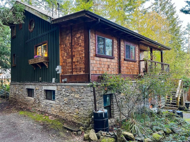 1 of 38 - 990 Canso Rd, Gabriola Island, BC