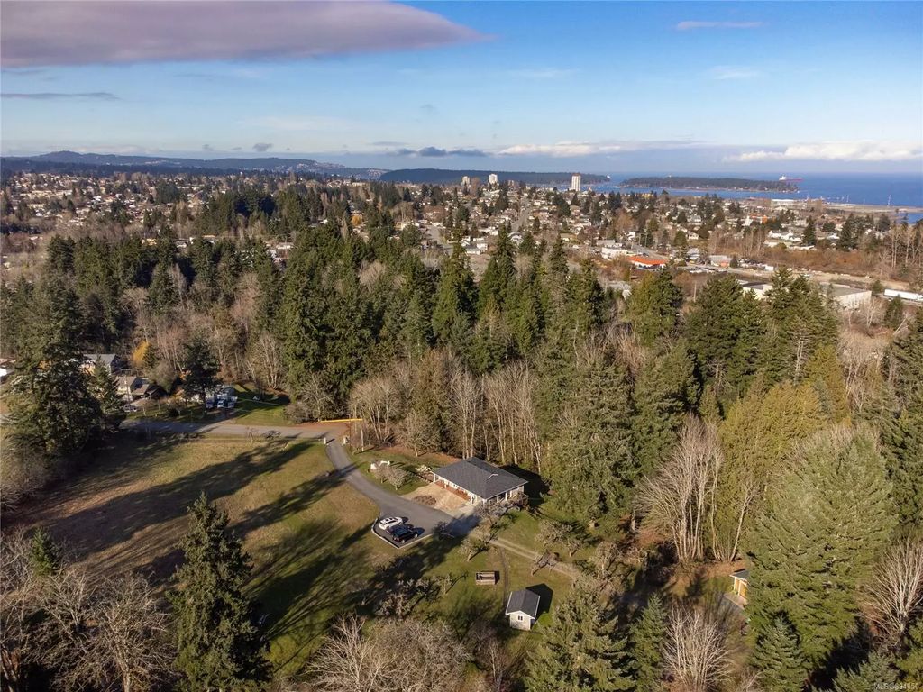 319 8th St, Nanaimo