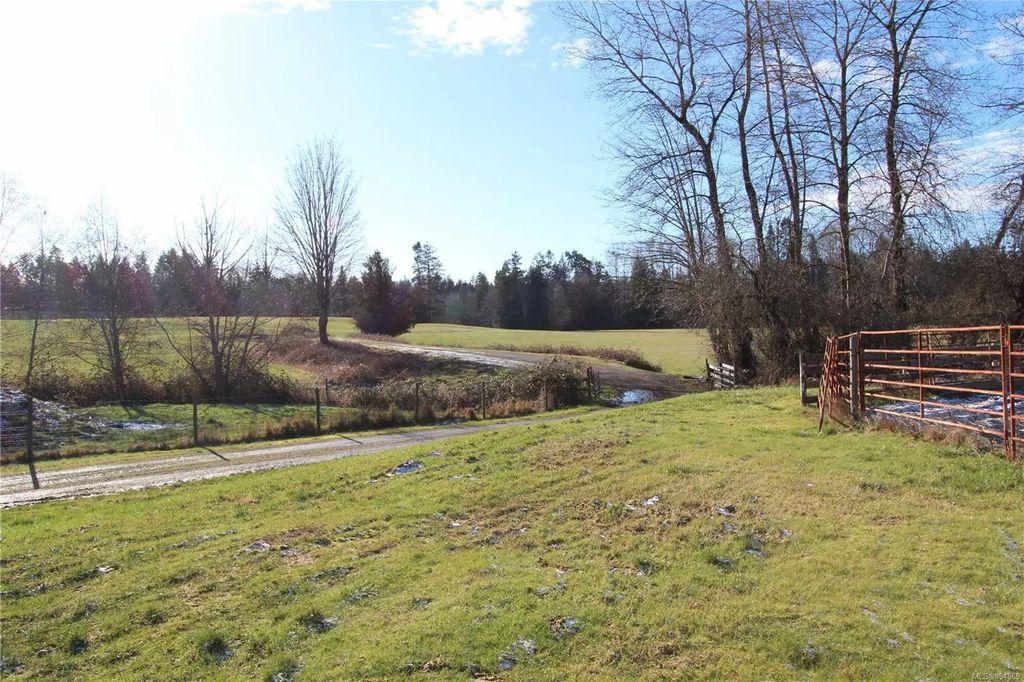 1949 Cedar Rd, Nanaimo