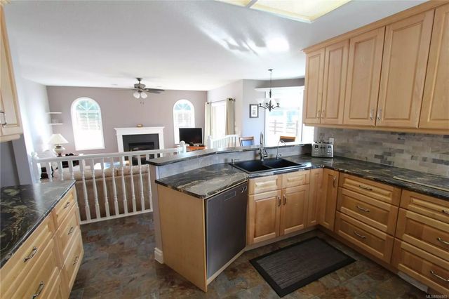 4 of 36 - 1949 Cedar Rd, Nanaimo, BC